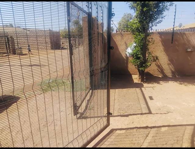 2 BEDROOM HOUSE FOR SALE IN SOSHANGUVE XX